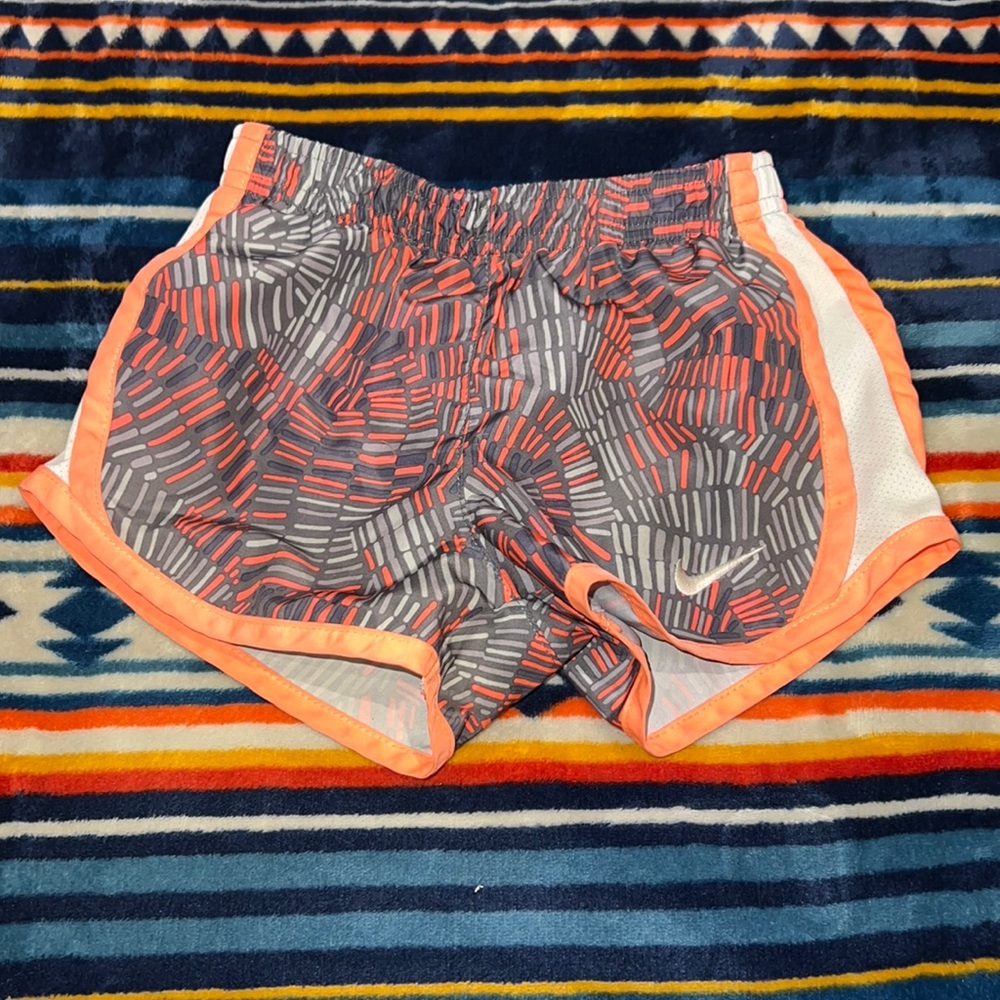 EUC NIKE GIRLS SHORTS